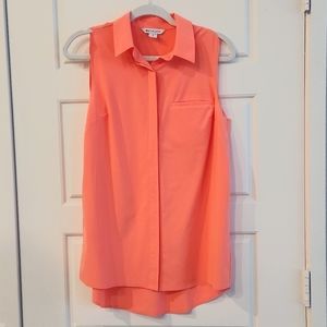 Women's sleeveless button down blouse